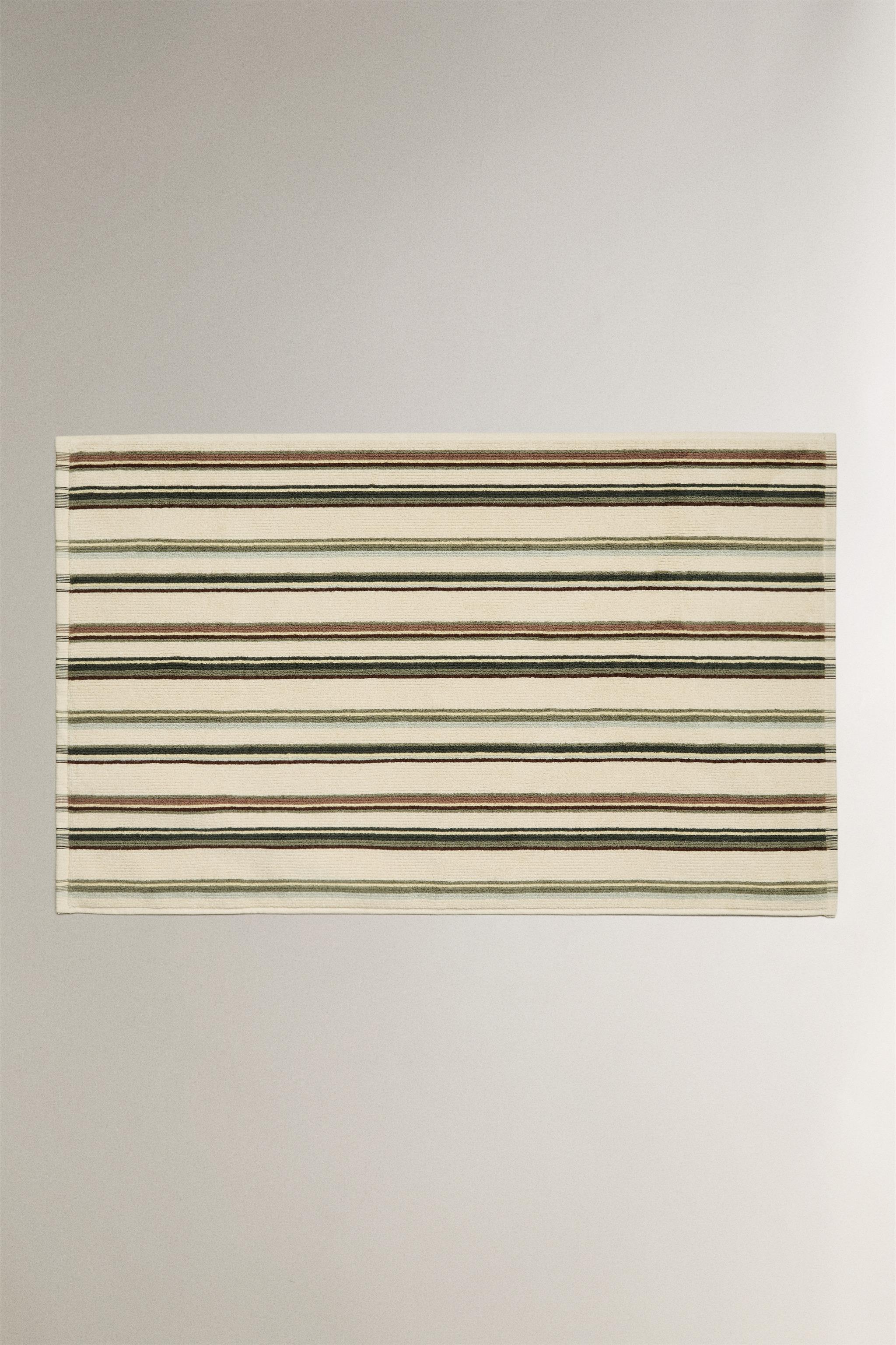IRREGULAR STRIPED BATH MAT